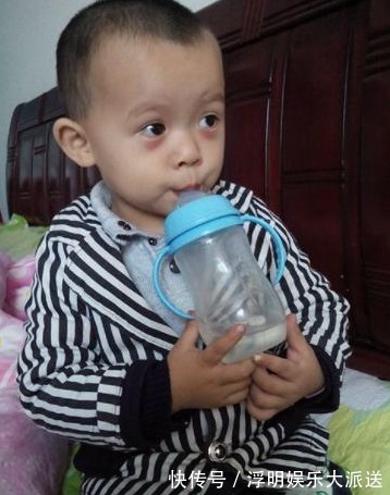 一日三餐|劝告宁可孩子渴着,3个时间也不要给娃喝水,容易积食不长个