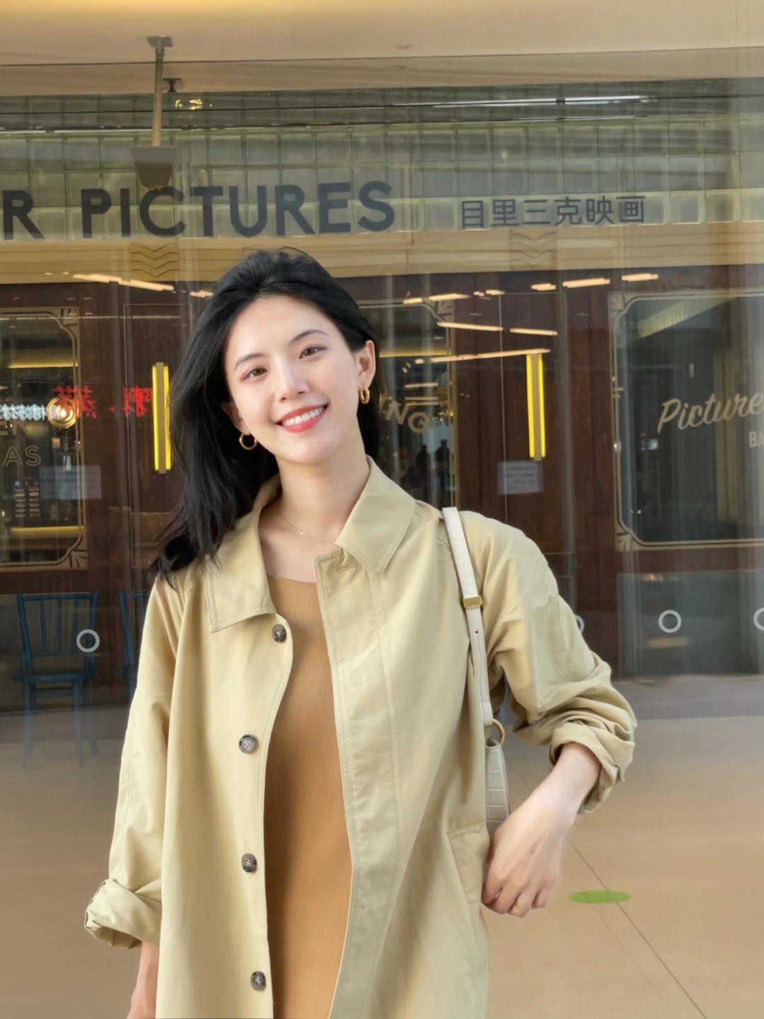 穿搭|过了40岁的女人怎么穿才优雅？学会“穿松不穿紧”，减龄有活力