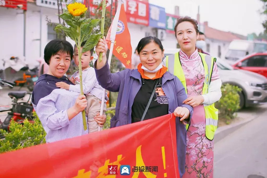 考场|孩子中考，爸妈“嗨了”！最精彩的画面，都在这了……