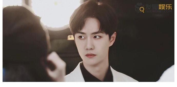 王一博S11總決賽特別舞臺(tái) 黑色皮衣太酷了