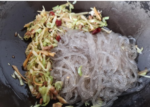 这菜味道实在香,连吃两顿都不腻,一上桌三下两下被抢光!