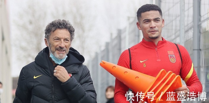 李霄鵬|0-3到1-1引發(fā)巨變！國(guó)足新陣容浮現(xiàn)2新星將上位，6歸化只剩1人！