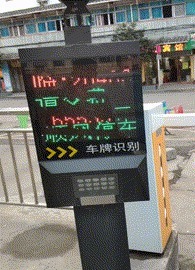 |搞笑GIF:女生喝多了什么都做的出来,她最后那几下是什么意思?