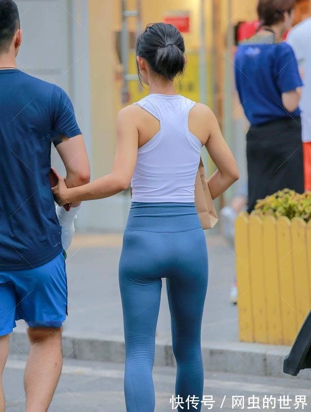 动感 蓝白色的搭配方式,解锁深邃大气的动感穿搭,也兼具青春元气感!