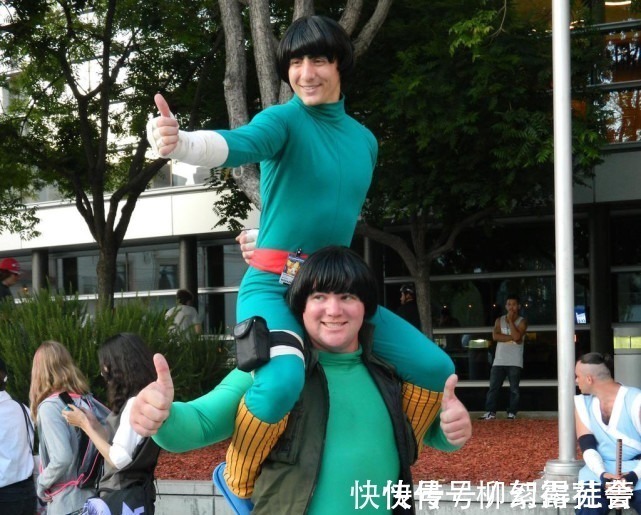 小李|火影亲子COS凯与小李，比大拇指动作直呼内行，COS道具诠释青春