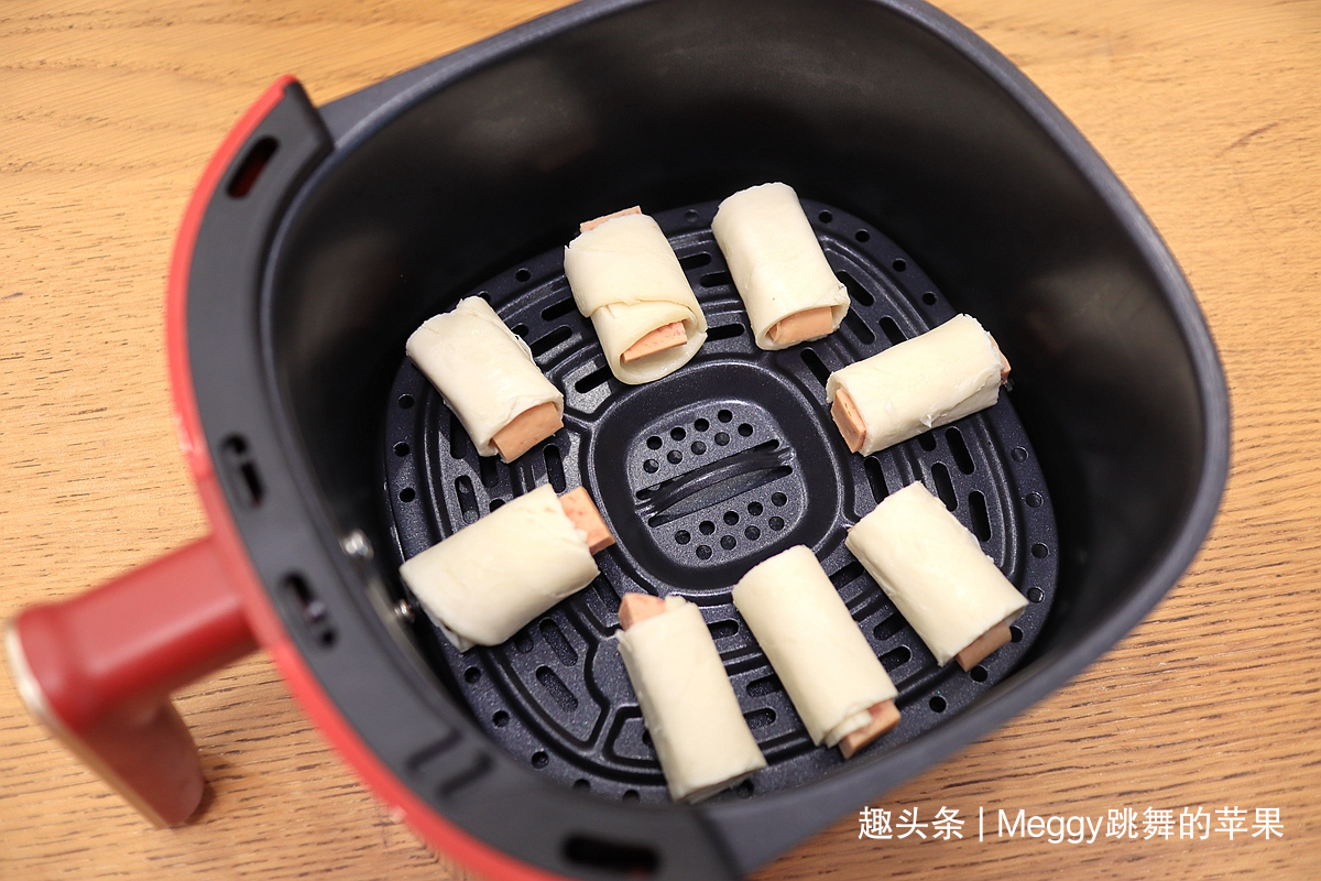 用手抓饼做的午餐肉酥皮卷,8分钟出锅酥嫩嫩,省事又好吃