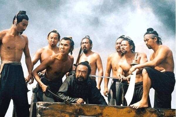 梁山|李俊当上国王后,心里还有梁山兄弟,为何不接他们过来享福呢?