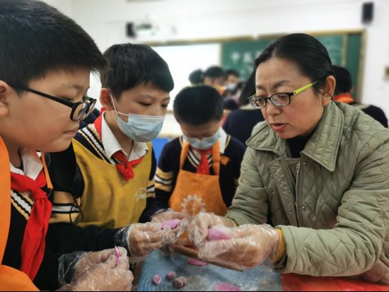 中医药|工一学子听仲景故事 品中医智慧 做冬至美食