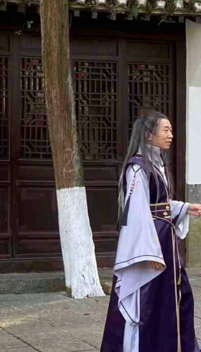 诸葛亮|春游家族COS三国人物!杨洋化身潇洒诸葛亮!关晓彤古装相获好评