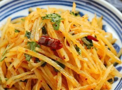 爽脆|做凉拌土豆丝,别着急焯水!多加这一步,土豆丝爽脆好吃不变黑