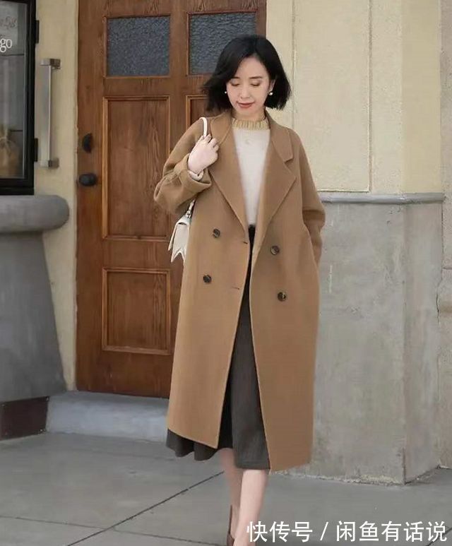 中年女人|个子不高的中年女人,穿大衣尽量别搭阔腿裤,配半裙才优雅又显高