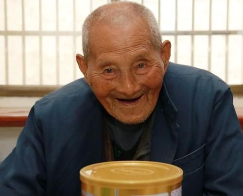 一日三餐|1000名百岁老人的调查数据,长寿老人的共性,不是运动,是这2点