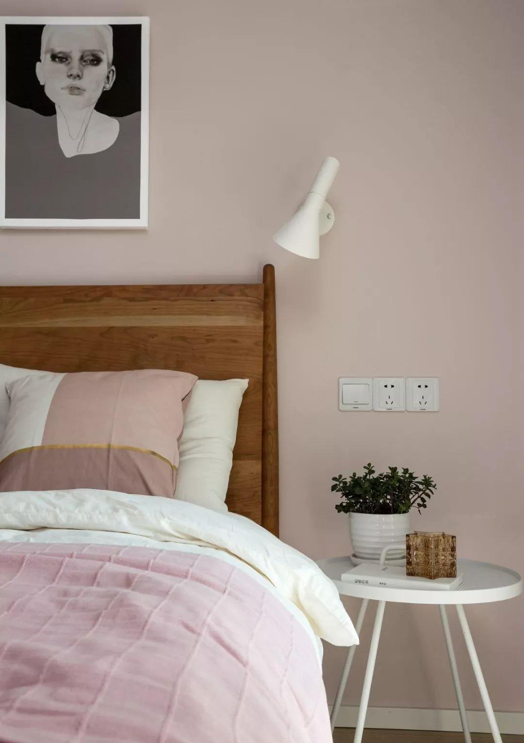 小户型|别看床头柜不起眼，小户型卧室没了它，总感觉少了什么