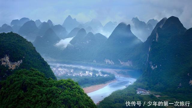 钟乳石|下雨天的桂林还能玩吗？烟雨漓江别具一格，钟乳石能发出不同乐声