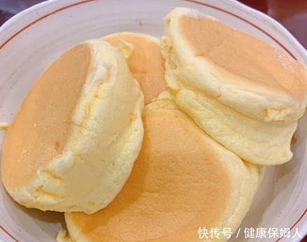 教你做舒芙蕾松饼，只要一口平底锅轻松搞定，好吃到让人念念不忘！