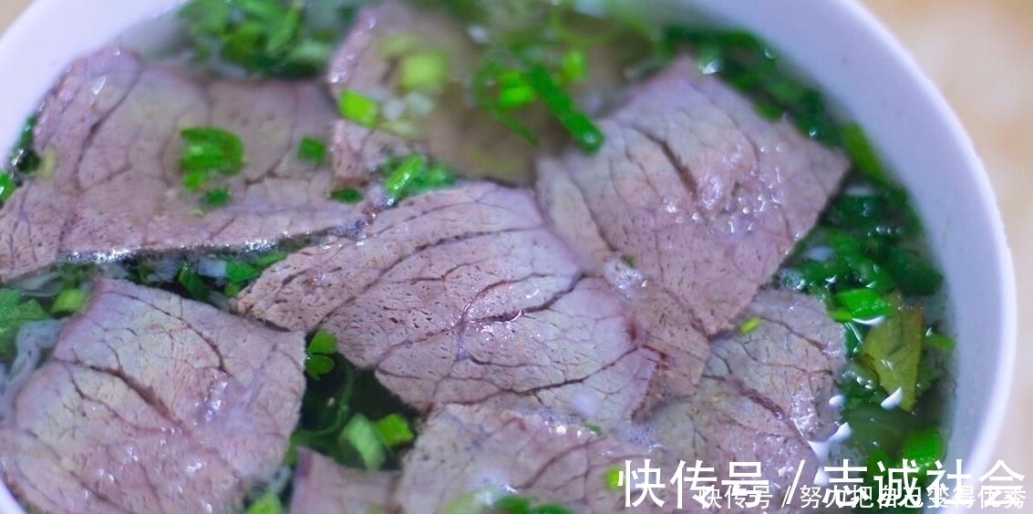吃起来|炖牛肉时,多加2样调料,肉炖出的味道,吃起来软烂又很香