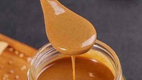 调芝麻酱时,有人用水,有人用油,都不对大厨教你正确做法