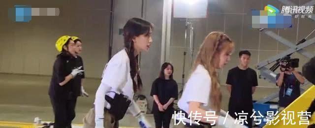 宋雨琦搭建人梯不慎滑落,谁注意baby低声嘟囔的5个字?网友炸锅!