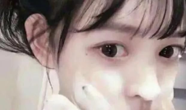 女生想有“婴儿鼻”晨起坚持3个习惯,或助你远离“草莓鼻”