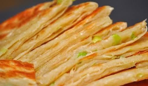 烙饼时，直接烙是不对的，多加这一步，饼柔软又起层，30秒出锅！