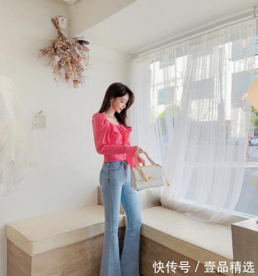 女神|女神孙允珠高清时尚搭配：罗曼蒂克玫瑰红豆卷边可爱衫