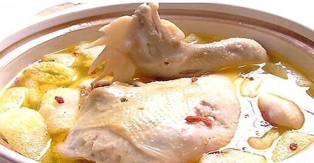 美食湖湘、经典湘菜——当归焖母鸡、肉香汤鲜、味美醇香扑鼻来