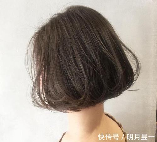 头发|女性洗完头发后,应该自然风干还是吹风机吹干好?很多人做错了