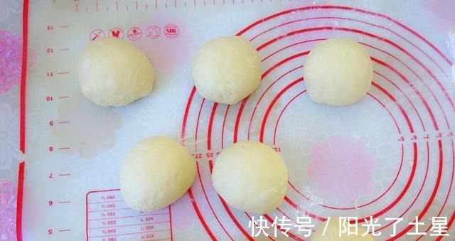 自制面包不松软，试试这个配方一次发酵绵软拉丝，三天也不硬！