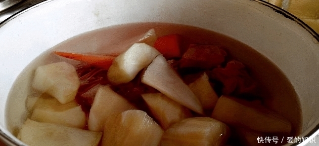 切块准备|秋季砂锅水果排骨汤,清甜爽口营养滋润,又好喝的汤水!