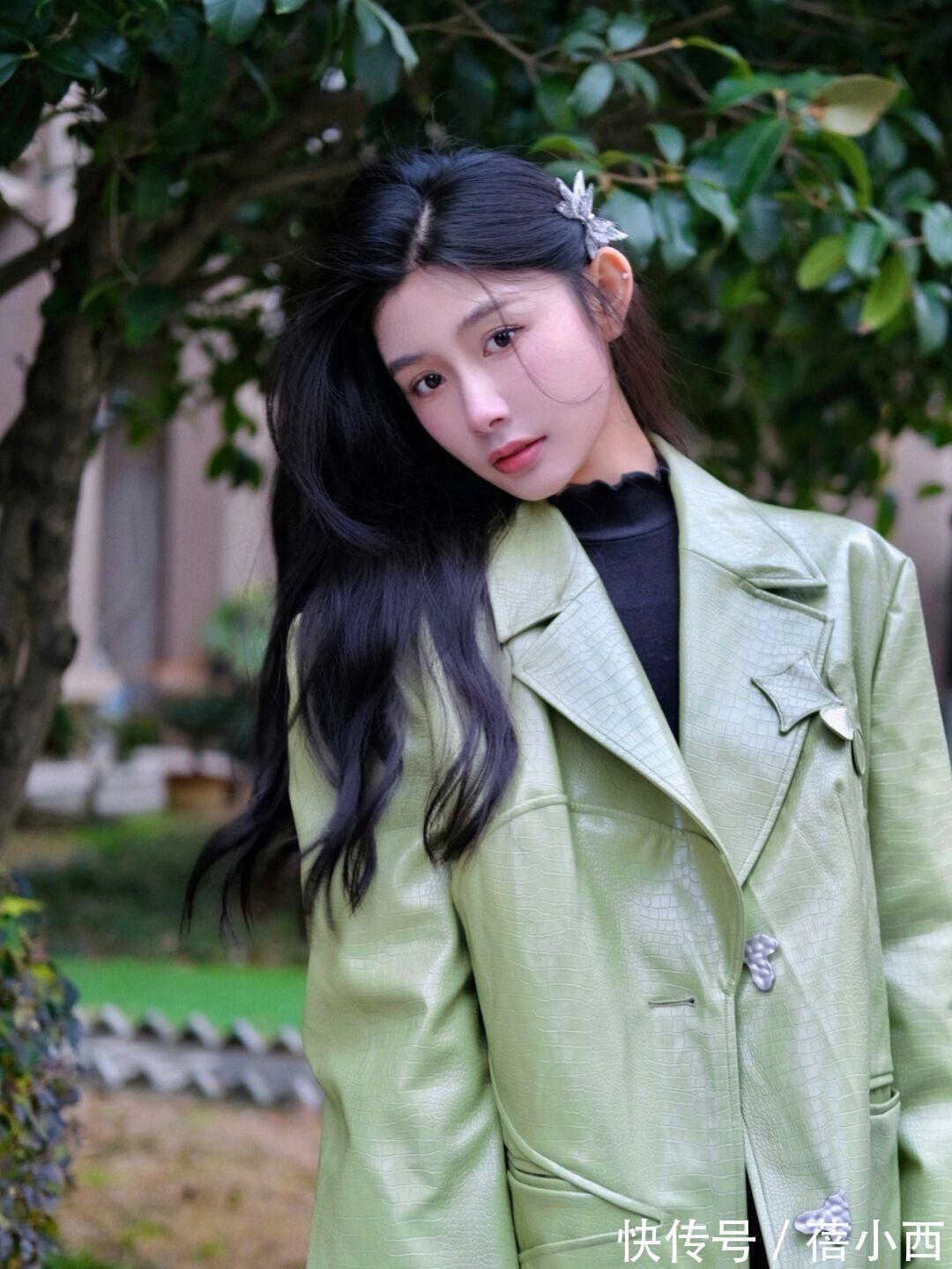 外套|春季皮衣的高级感穿搭来了,一种单品多种穿法,酷炫感信手拈来