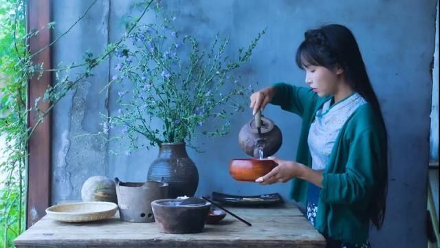 衣服|如果说李子柒的生活对我们不切实际,那她穿的衣服我们倒能学学