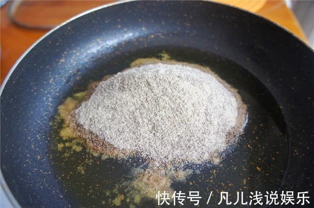 油茶面|童年记忆，用面粉冲水喝，干香浓稠还“管饱，”以后不用做早餐了