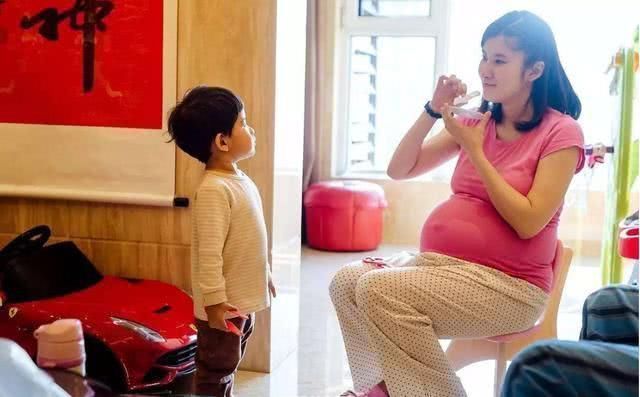 奶奶|父母一走,奶奶撒手,有多少家庭正在经历老人“假带娃”