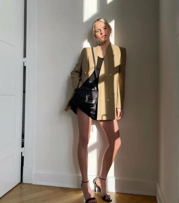 d德国时尚博主Caroline Daur 实力演绎“小个子大气场”