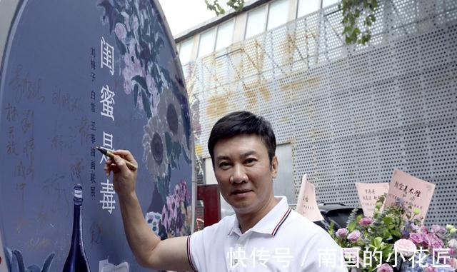 陈小艺$白雪:歌手变画家,在京798艺术区举办个人画展吸引圈内众星捧场