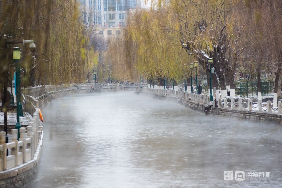 新闻记者|雪中的黑虎泉“仙气飘飘” 老舍笔下济南的冬天又回来了