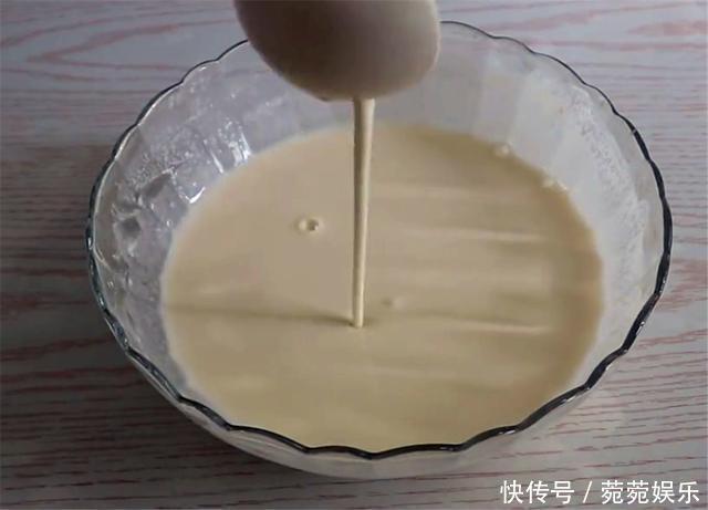煎饼果子|早餐饼最简单的做法,不揉面不擀面,筷子搅一搅,孩子抢着吃