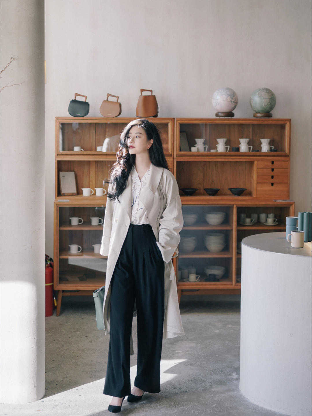 衣领|初春穿搭别错过黑白配,跟着博主这样穿,真的美极了