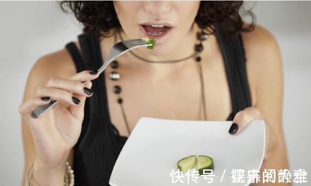 皮肤瘙痒|肝硬化的早期,可能会出现4个症状,早看早知早治疗