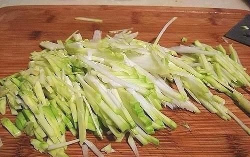 这道菜北方人是一道罕见的菜,尤其是南方人却特别受欢迎