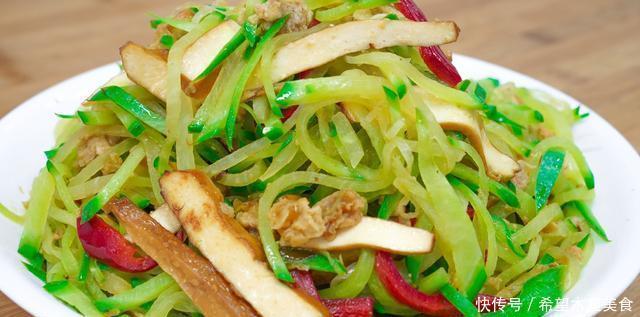 水果萝卜|萝卜这样做,我家三天两头做着吃,好吃下饭,一顿一大盘不够吃