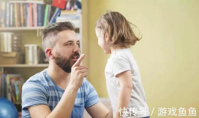 这句话|少年举刀伤人,只因受欺负后爸爸说的这句话,很多家庭也爱这么说