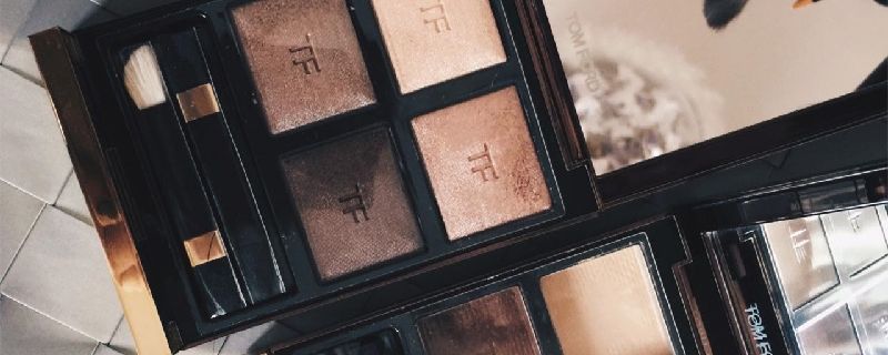  含有亮片的眼影对眼睛有害吗