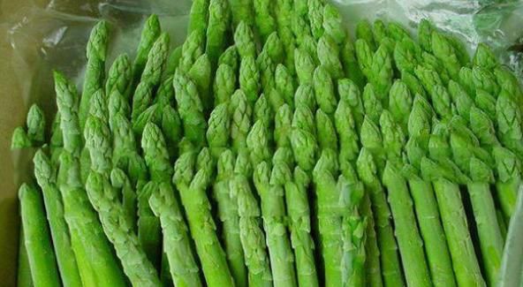 老年人血管硬化危害大，多吃以下幾種食物，可幫你軟化血管！