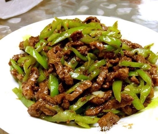 美食推荐：红烧肉烧干豆腐结，腐竹炒木耳，青椒炒肉，葱头烩羊肉