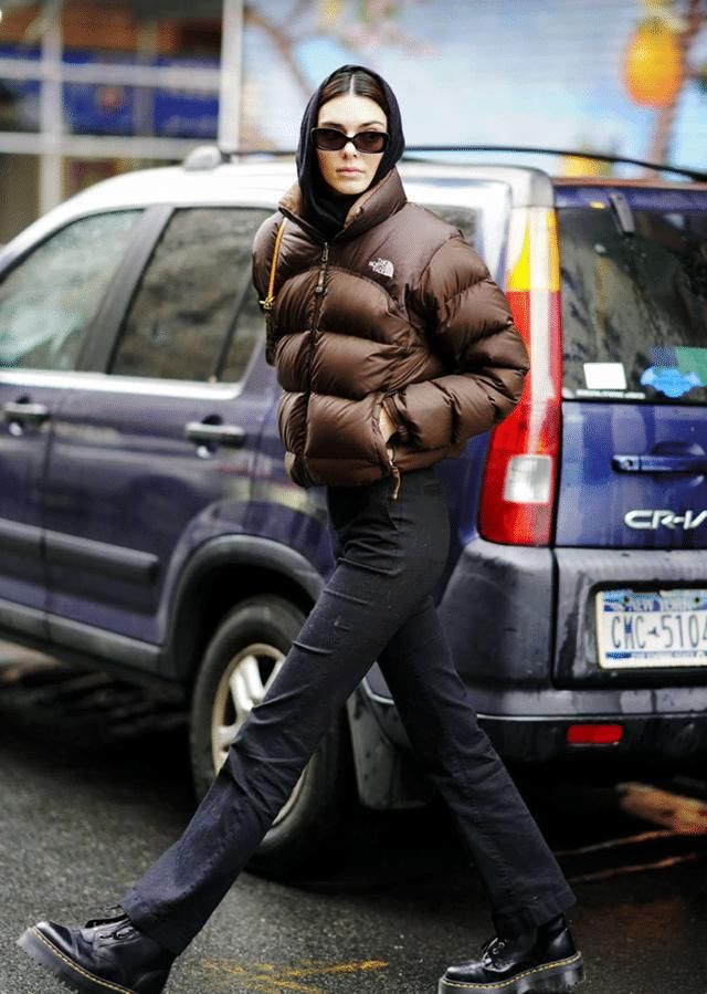 穿羽绒服时，只知道黑色？2021的“流行色”来了，时髦显高级