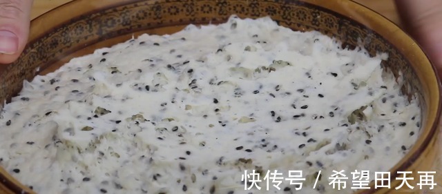 油炸|面粉别烙饼了,加一把芝麻,酥脆可口,香甜营养,孩子抢着吃!