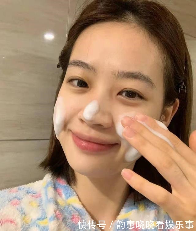 卸妆油 晚上护肤时,很多人都在犯的错误,很容易伤害皮肤,多数人都有