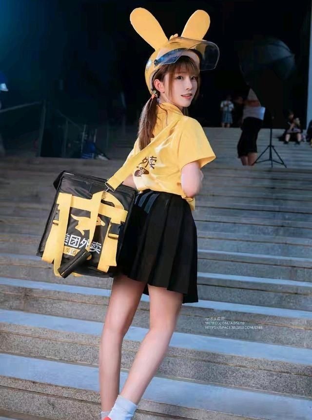 小姐姐|外卖员误入漫展?这其实是COS,网友:这要是真送,我让她有来无回