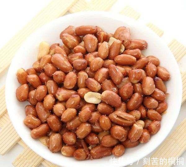 油炸花生米,用水泡还是直接炸!大厨都不对,我来教你正确做法